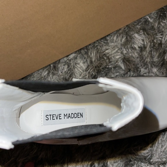 STEVE MADDEN!! BRAND NEW NEVER BEEN WORN BEFORE TEASER WHITE PATENT HEEL BOOTS - Picture 11 of 13